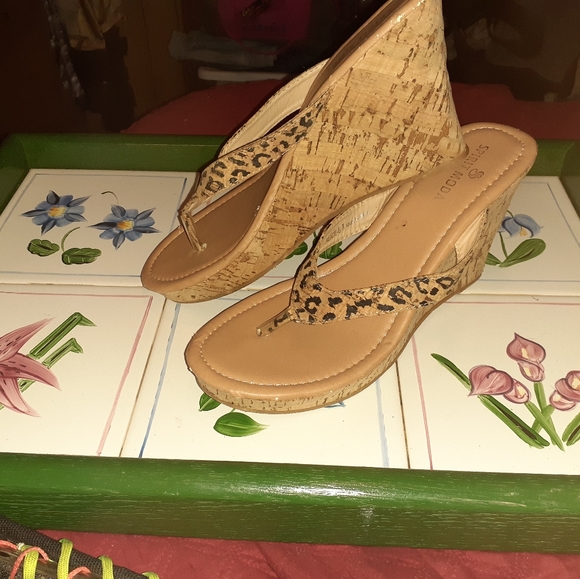 Spirit moda wedge sandals tan with leopard size 8 - Picture 3 of 3